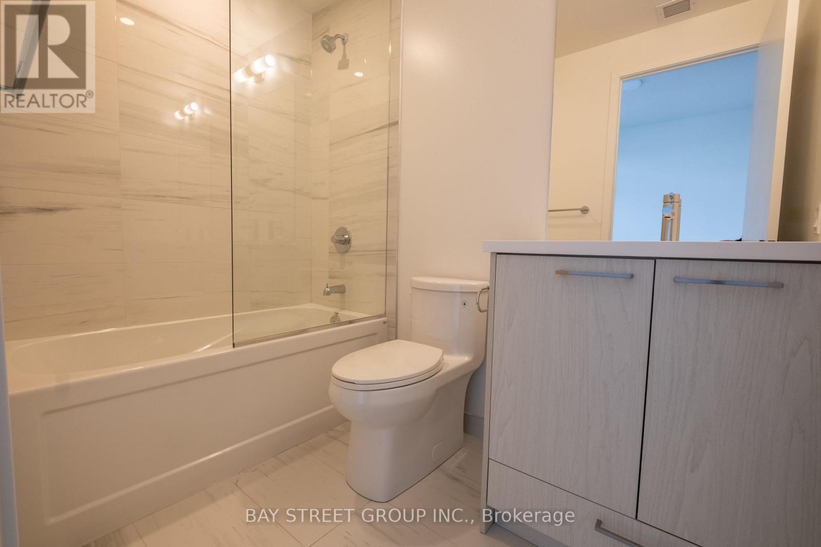 4105 - 28 Interchange Way, Vaughan, ON - Indoor Photo Showing Bathroom