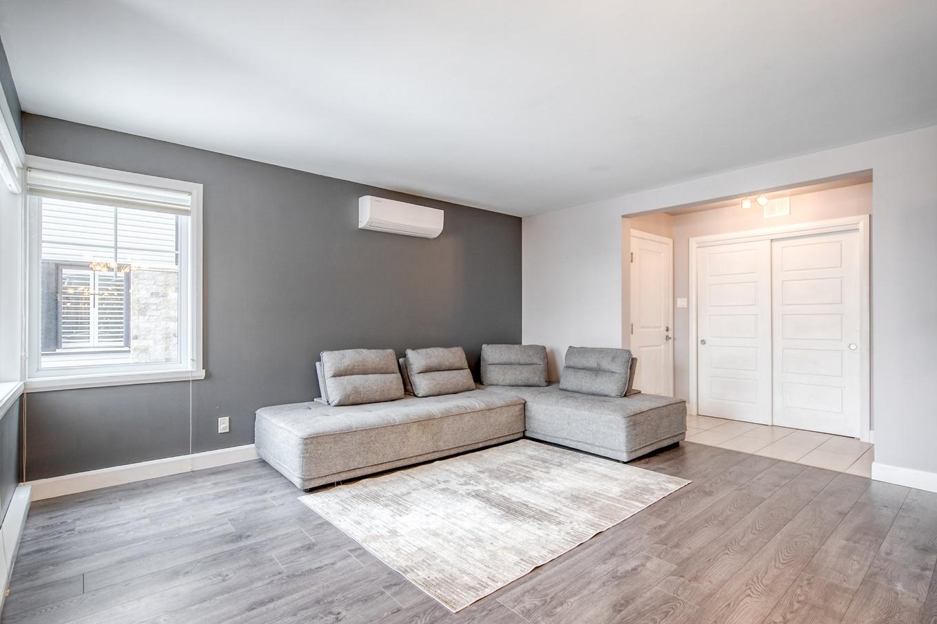 Salon - 17402 Av. De La Concorde S., Saint-Hyacinthe, QC - Indoor Photo Showing Other Room