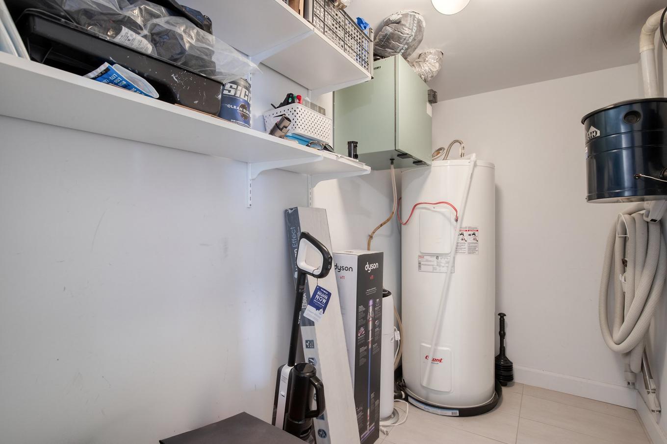 Rangement - 17402 Av. De La Concorde S., Saint-Hyacinthe, QC - Indoor Photo Showing Laundry Room
