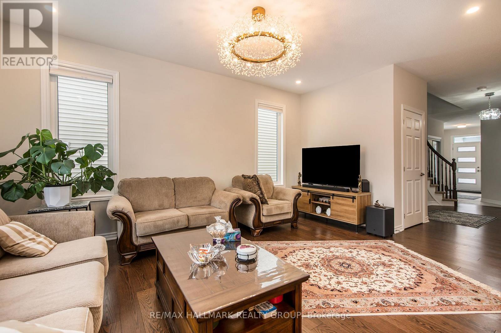 509 Arosa Way, Ottawa, ON - Indoor Photo Showing Living Room