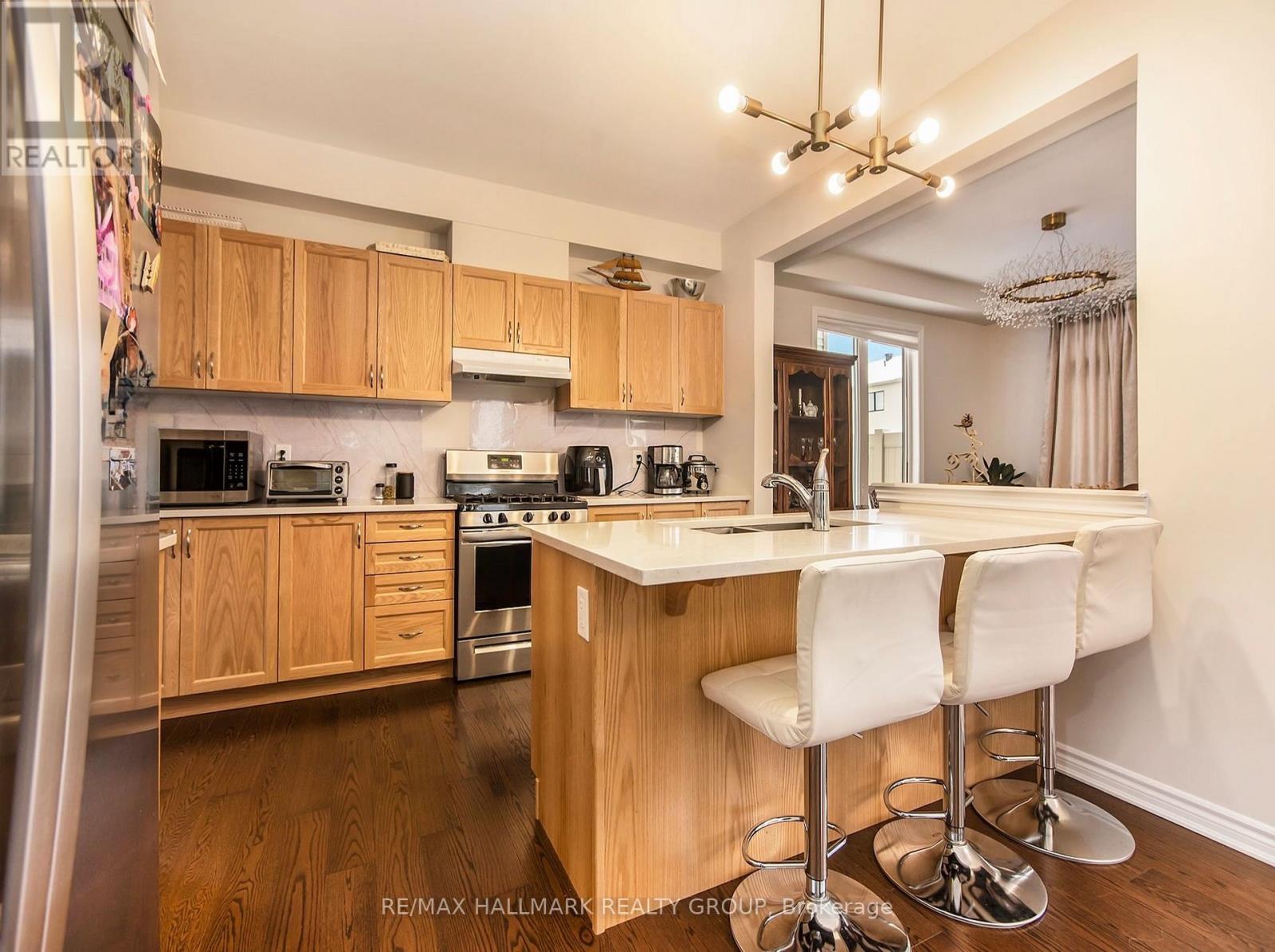 509 Arosa Way, Ottawa, ON - Indoor Photo Showing Kitchen With Stainless Steel Kitchen