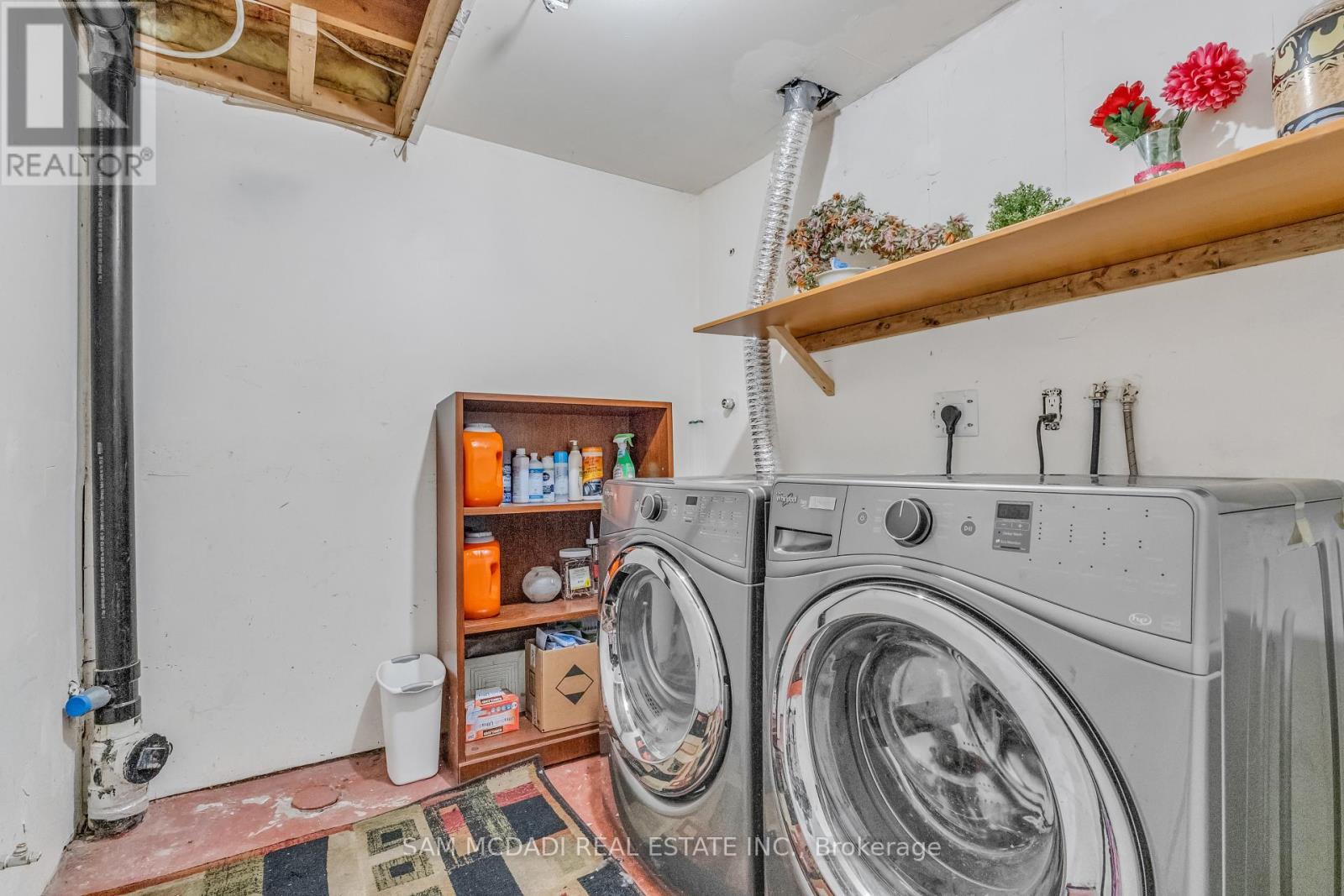sharing laundry in basment - Unit 1 - 734 Woburn Woods Lane, Mississauga, ON - Indoor Photo Showing Laundry Room