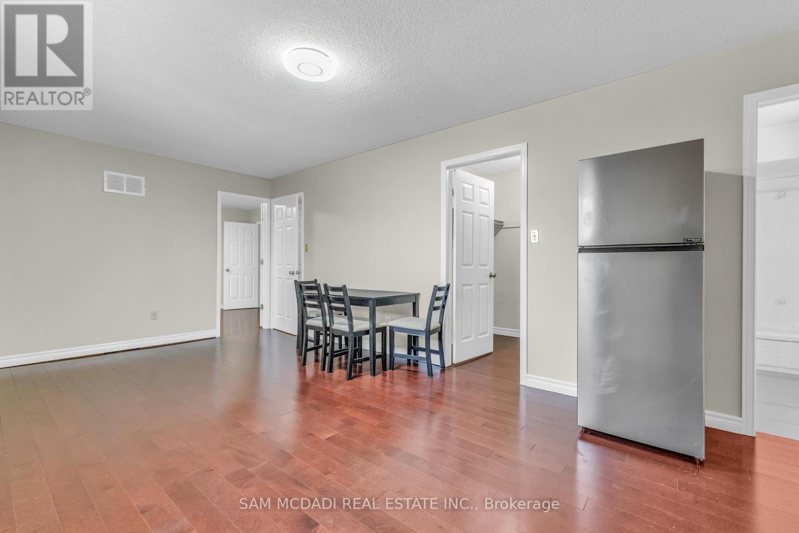 Unit 1 - 734 Woburn Woods Lane, Mississauga, ON - Indoor Photo Showing Dining Room