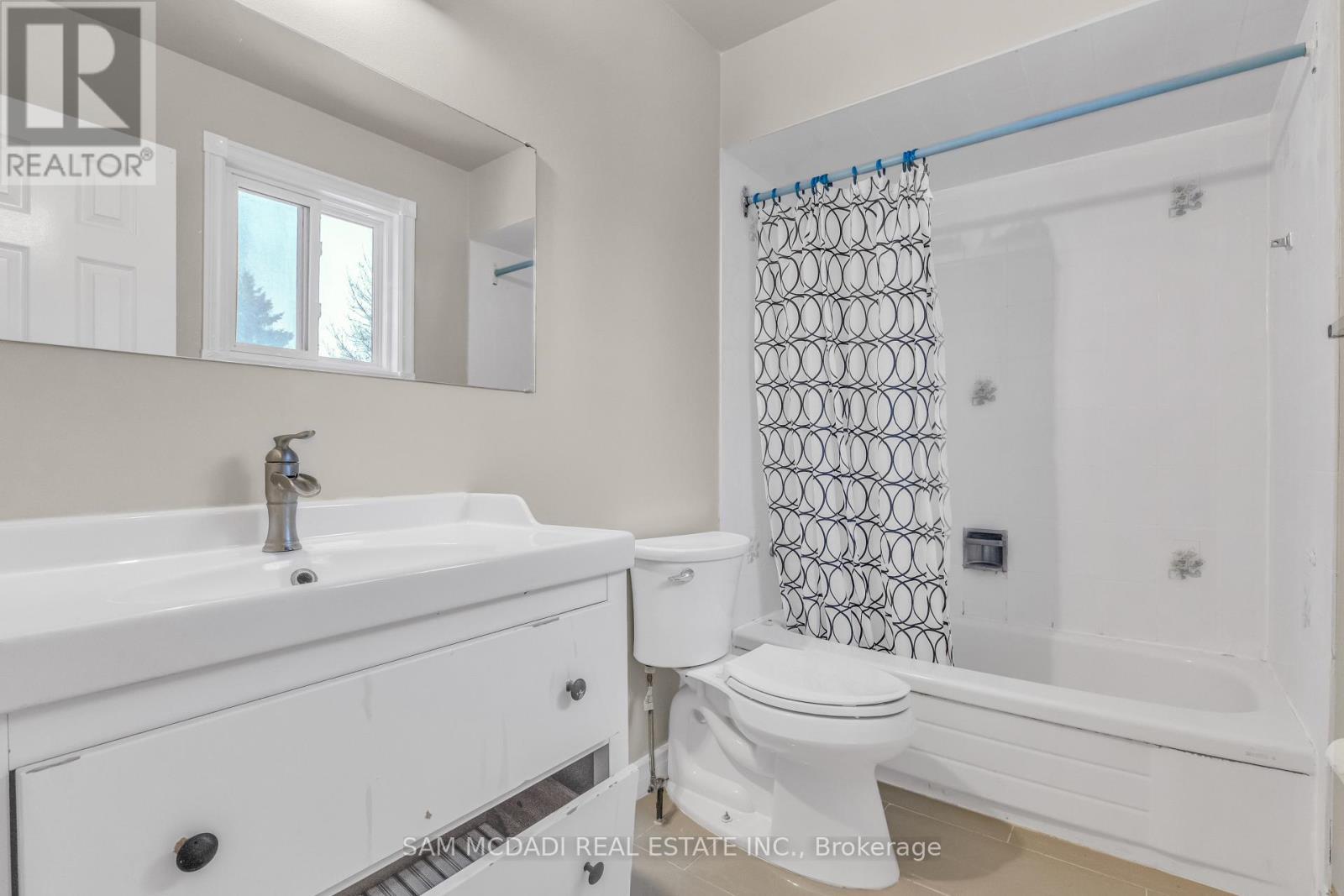 Unit 1 - 734 Woburn Woods Lane, Mississauga, ON - Indoor Photo Showing Bathroom