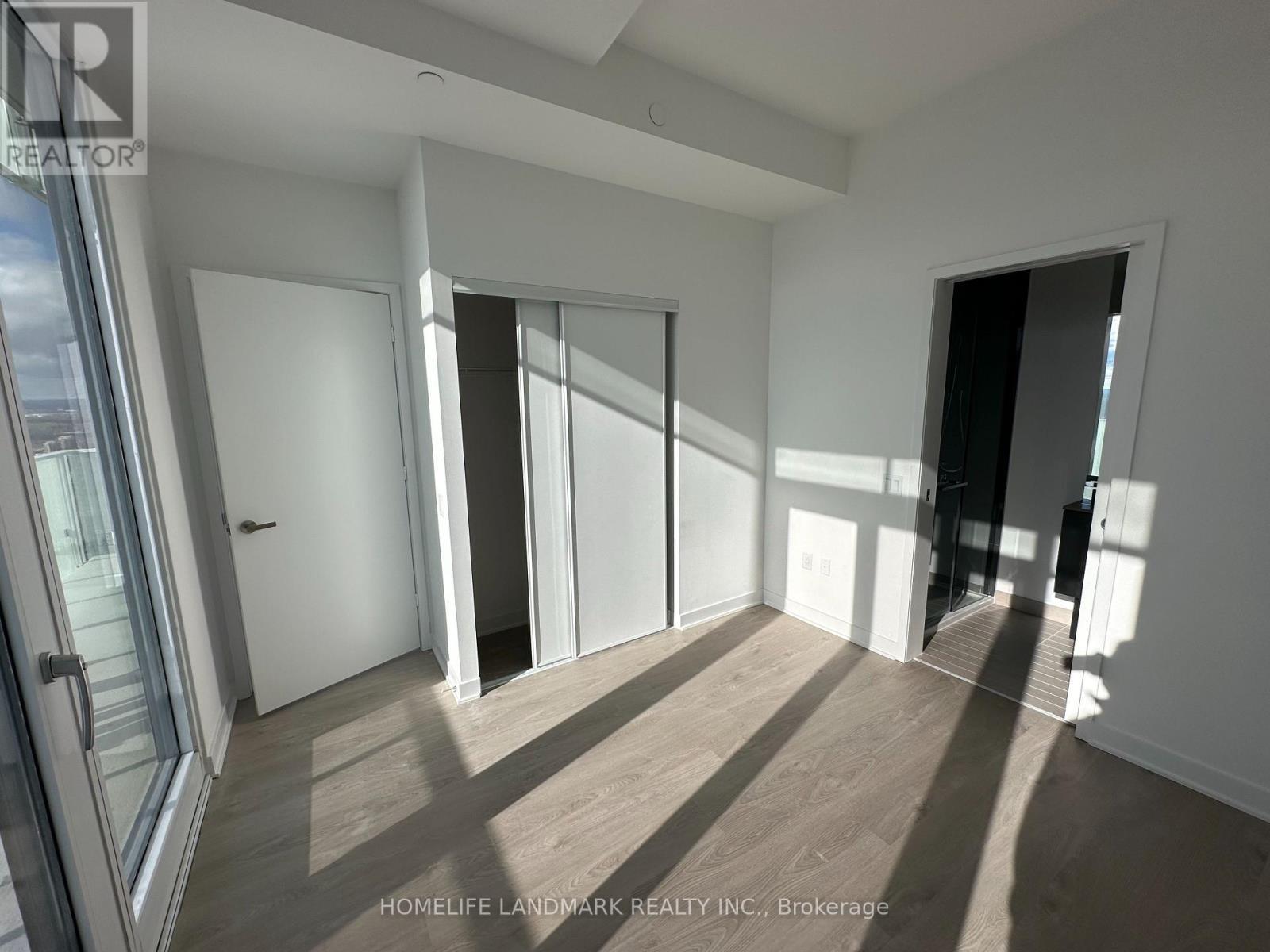 5409 - 3900 Confederation Parkway, Mississauga, ON - Indoor