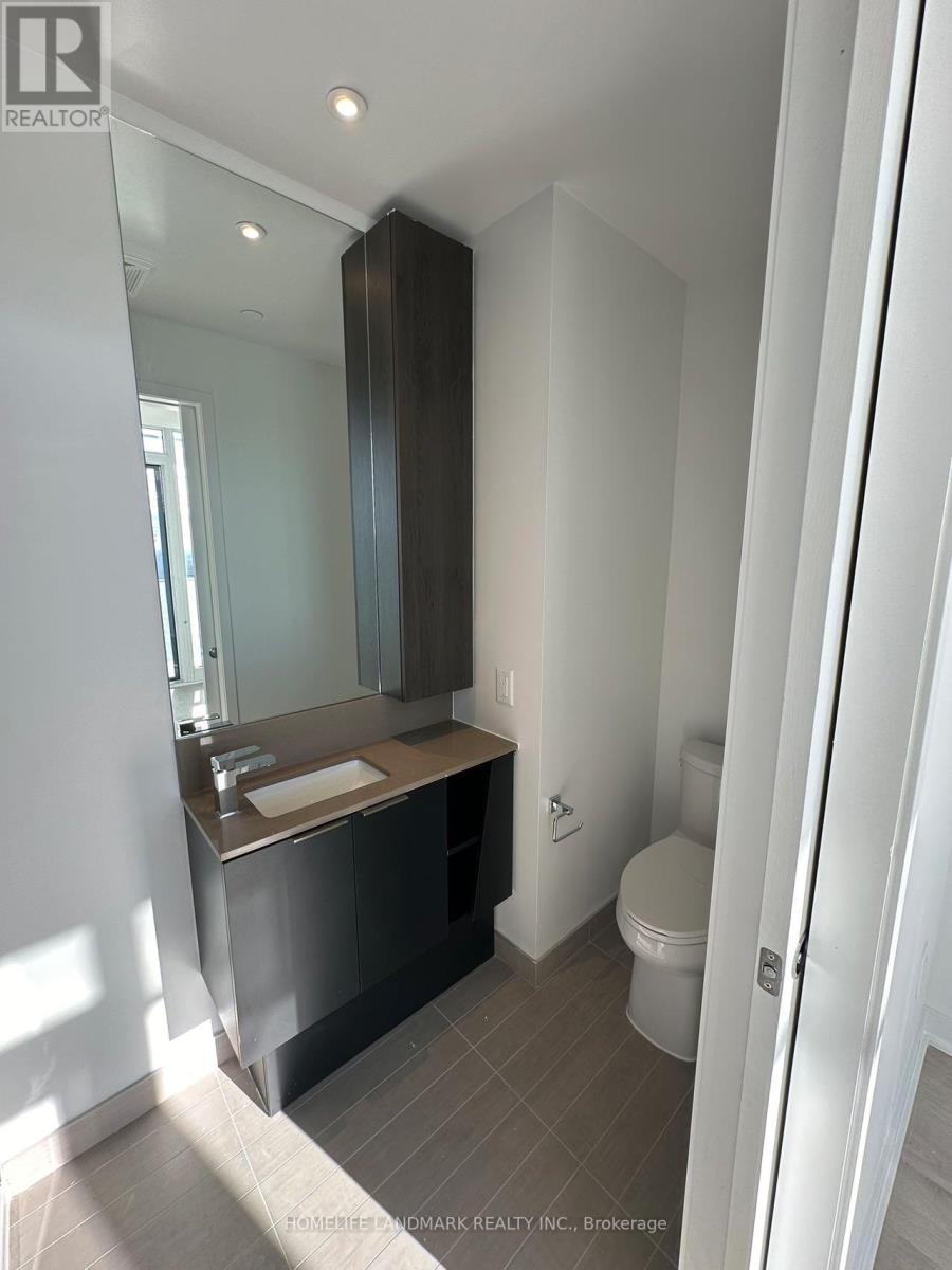 5409 - 3900 Confederation Parkway, Mississauga, ON - Indoor Photo Showing Bathroom