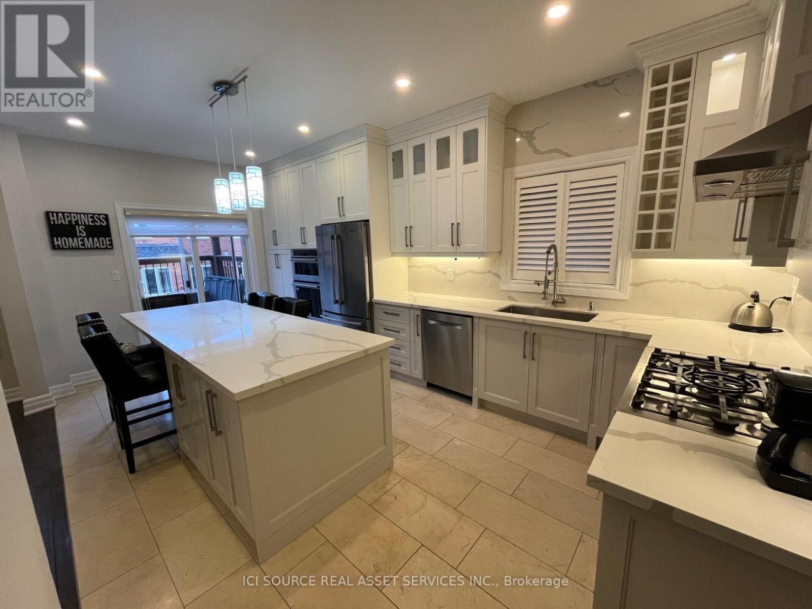 Upper - 419 Seneca Court, Newmarket, ON - Indoor Photo Showing Kitchen
