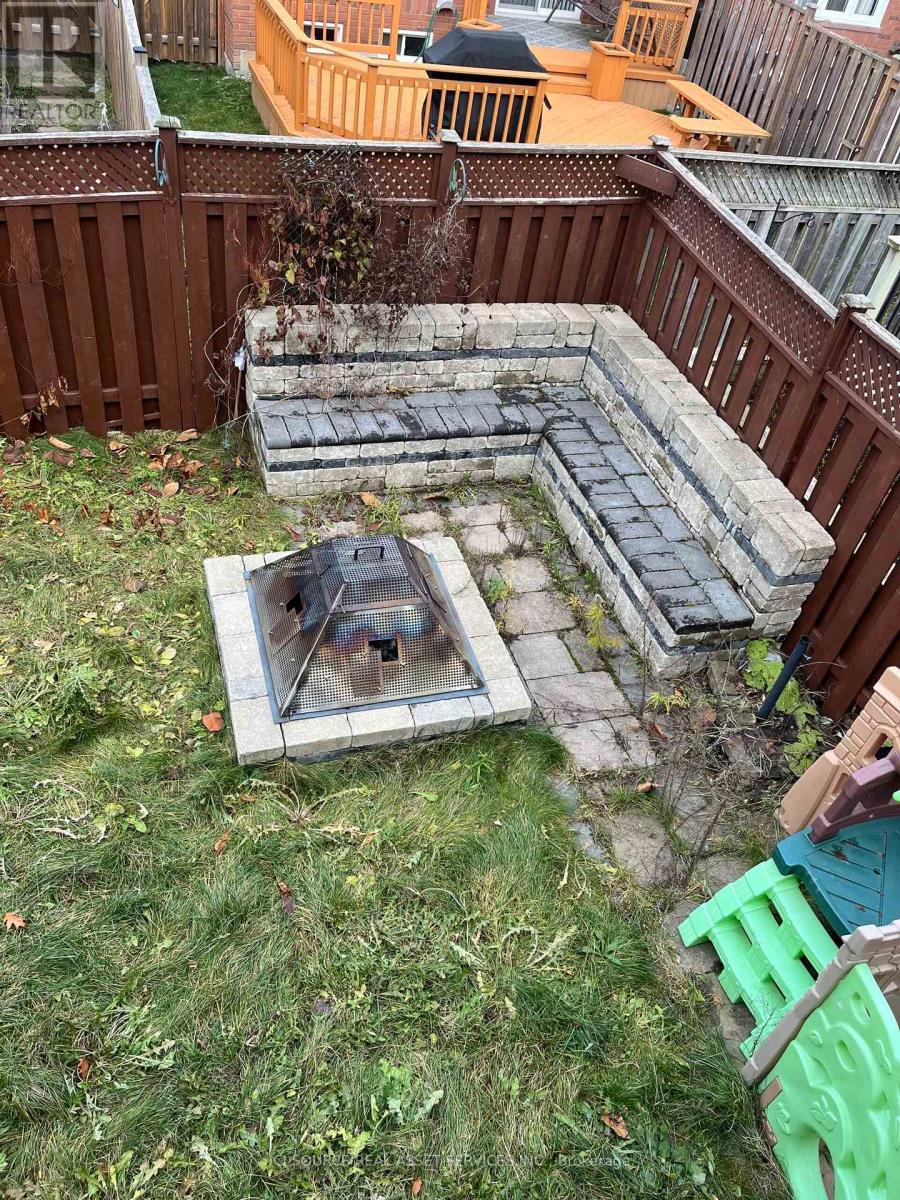 Upper - 419 Seneca Court, Newmarket, ON - Outdoor