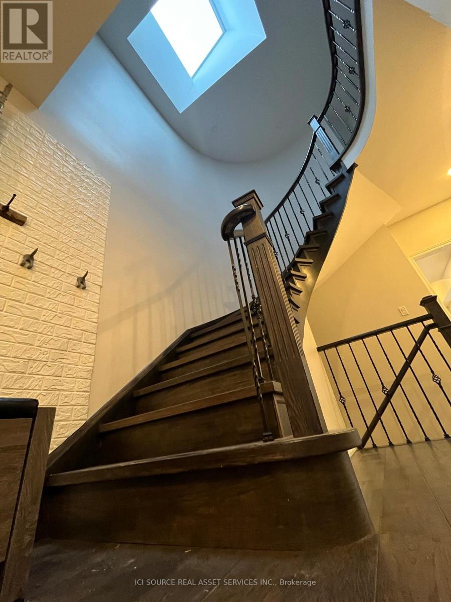 Upper - 419 Seneca Court, Newmarket, ON - Indoor Photo Showing Other Room