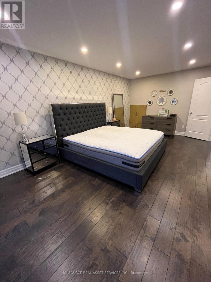 Upper - 419 Seneca Court, Newmarket, ON - Indoor Photo Showing Bedroom