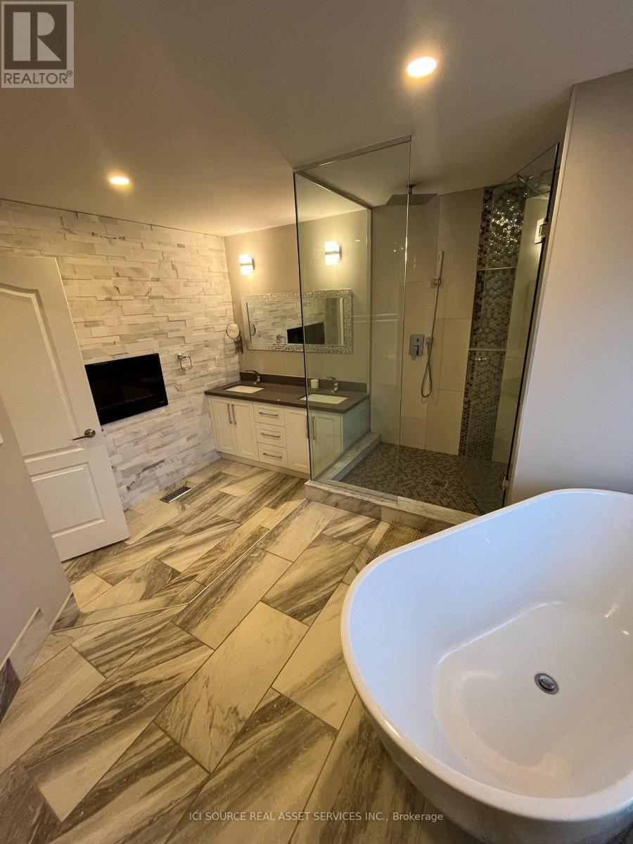 Upper - 419 Seneca Court, Newmarket, ON - Indoor Photo Showing Bathroom