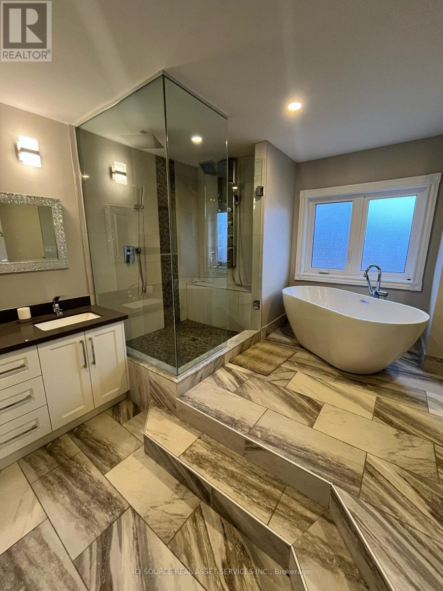 Upper - 419 Seneca Court, Newmarket, ON - Indoor Photo Showing Bathroom