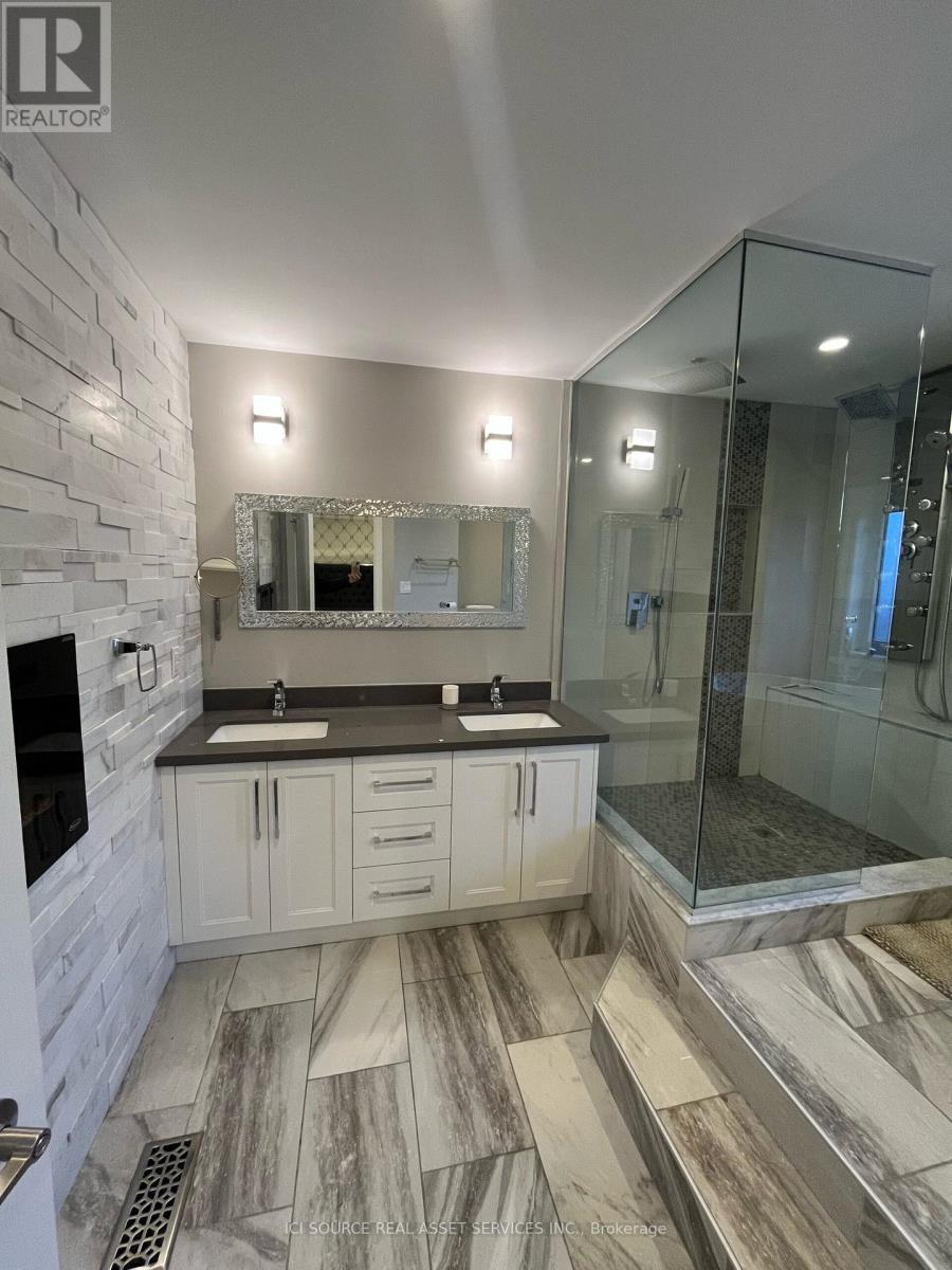 Upper - 419 Seneca Court, Newmarket, ON - Indoor Photo Showing Bathroom