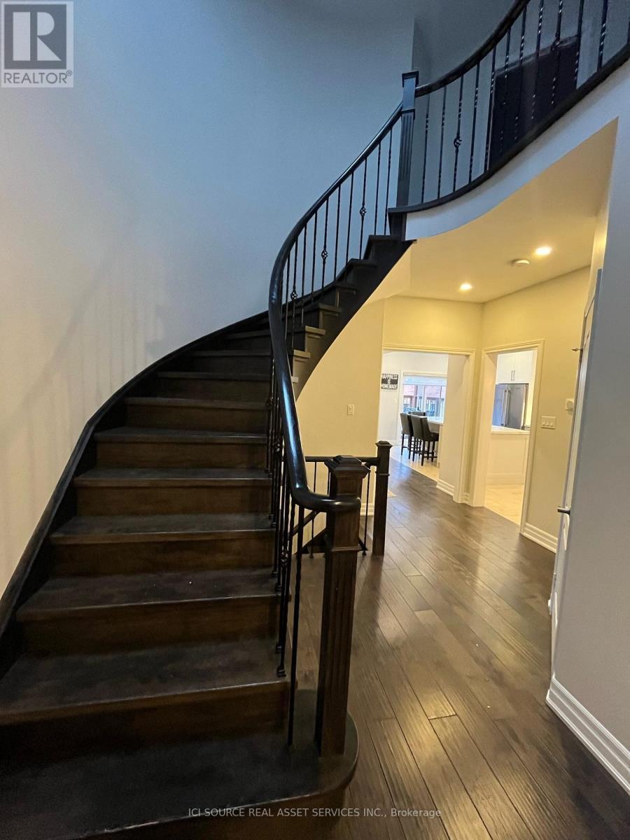 Upper - 419 Seneca Court, Newmarket, ON - Indoor Photo Showing Other Room