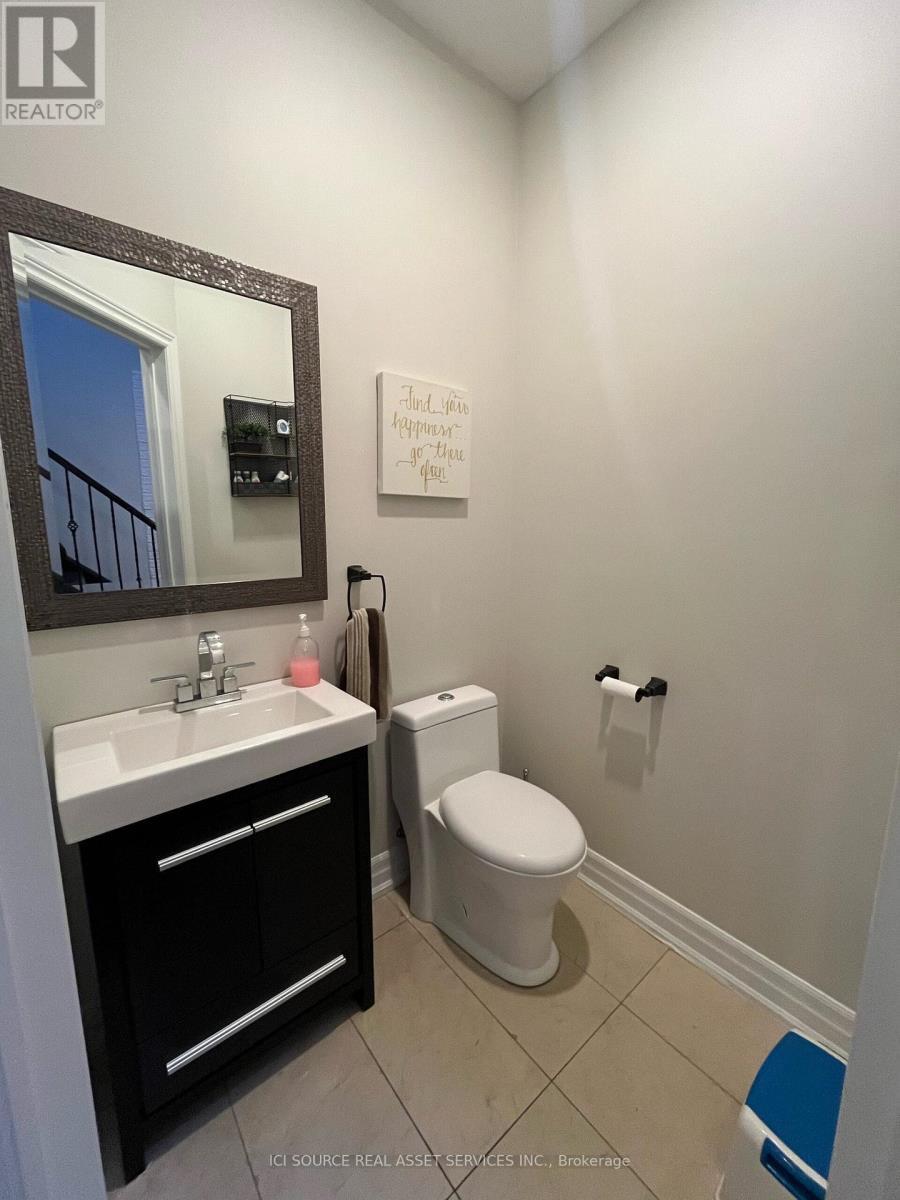 Upper - 419 Seneca Court, Newmarket, ON - Indoor Photo Showing Bathroom