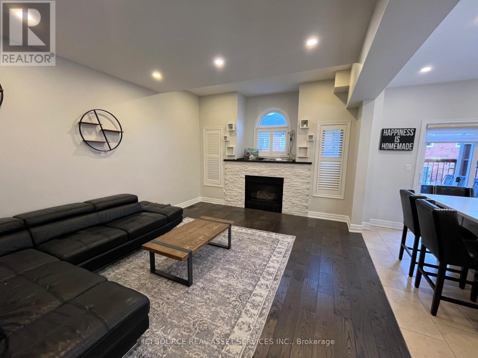 Upper - 419 Seneca Court, Newmarket, ON - Indoor Photo Showing Living Room With Fireplace