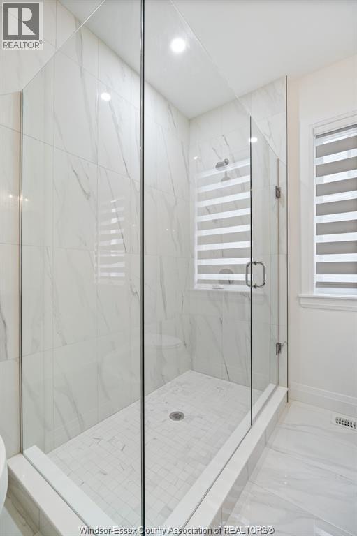 510 Veneto Street, Lakeshore, ON - Indoor Photo Showing Bathroom