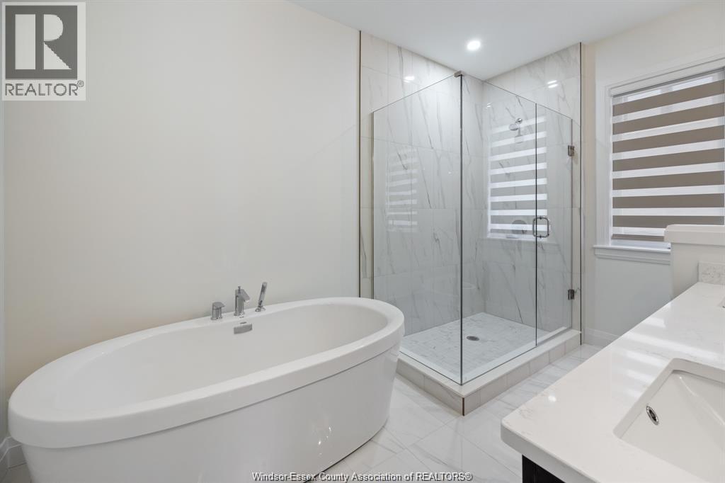 510 Veneto Street, Lakeshore, ON - Indoor Photo Showing Bathroom