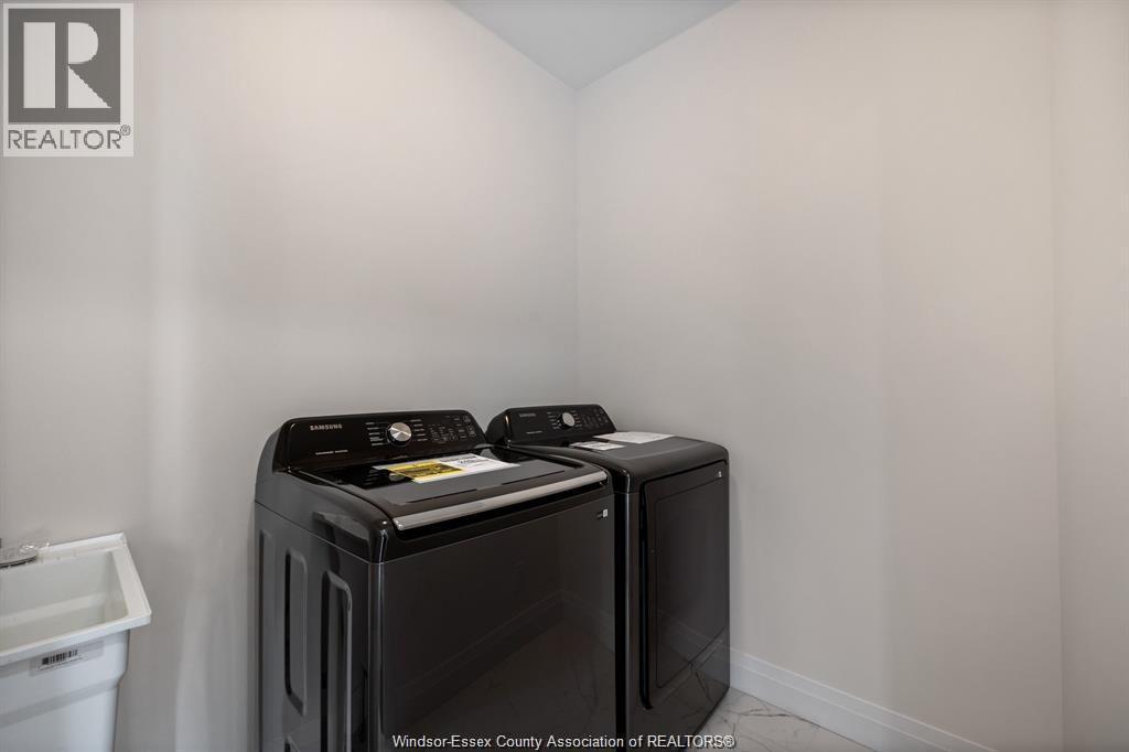 510 Veneto Street, Lakeshore, ON - Indoor Photo Showing Laundry Room