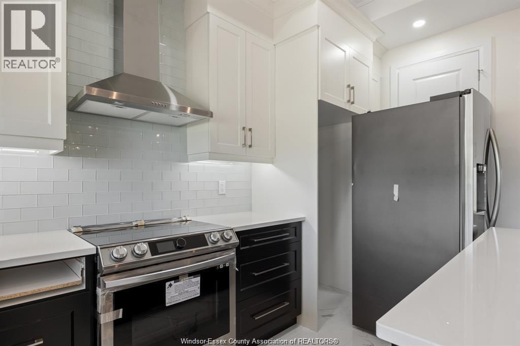 510 Veneto Street, Lakeshore, ON - Indoor Photo Showing Kitchen With Upgraded Kitchen