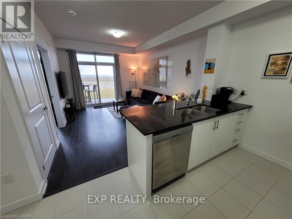 106 - 101 Shoreview Place, Hamilton, ON - Indoor Photo Showing Kitchen With Double Sink