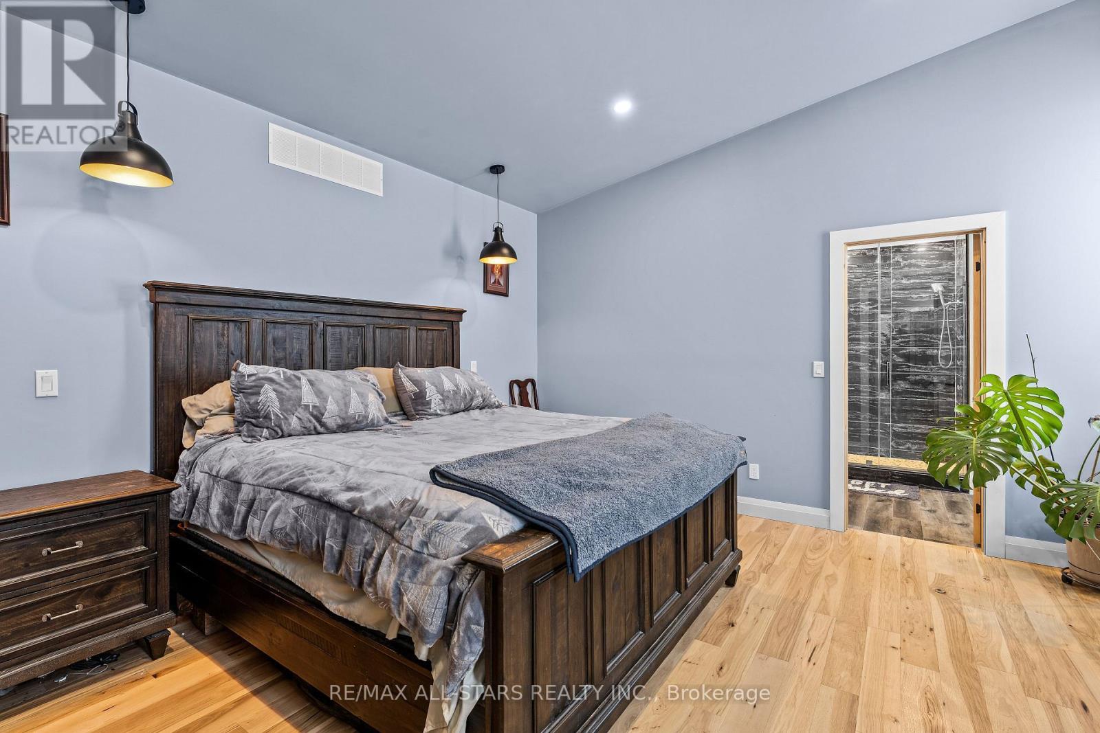 1062 Northline Road, Kawartha Lakes (Fenelon Falls), ON - Indoor Photo Showing Bedroom