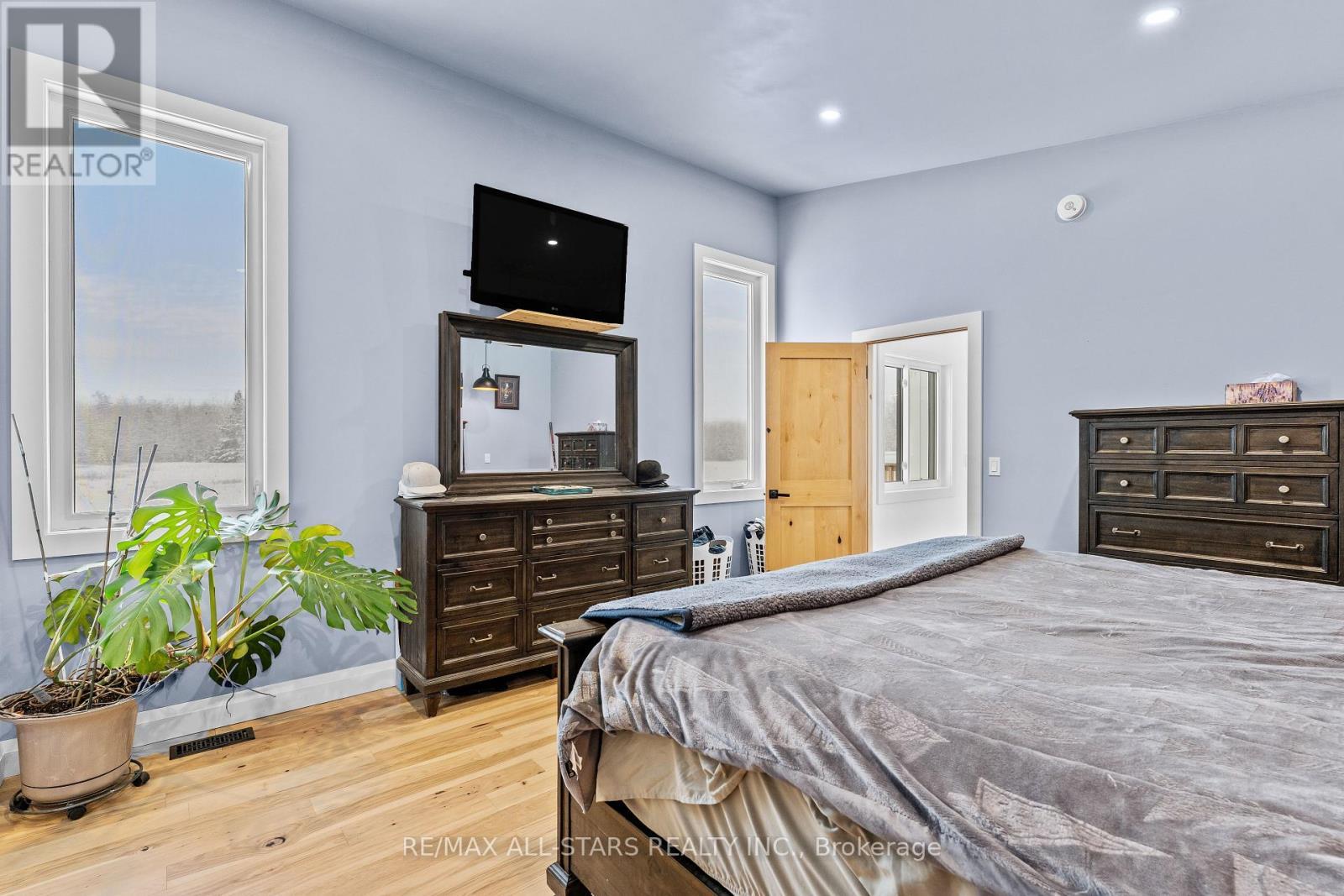 1062 Northline Road, Kawartha Lakes (Fenelon Falls), ON - Indoor Photo Showing Bedroom