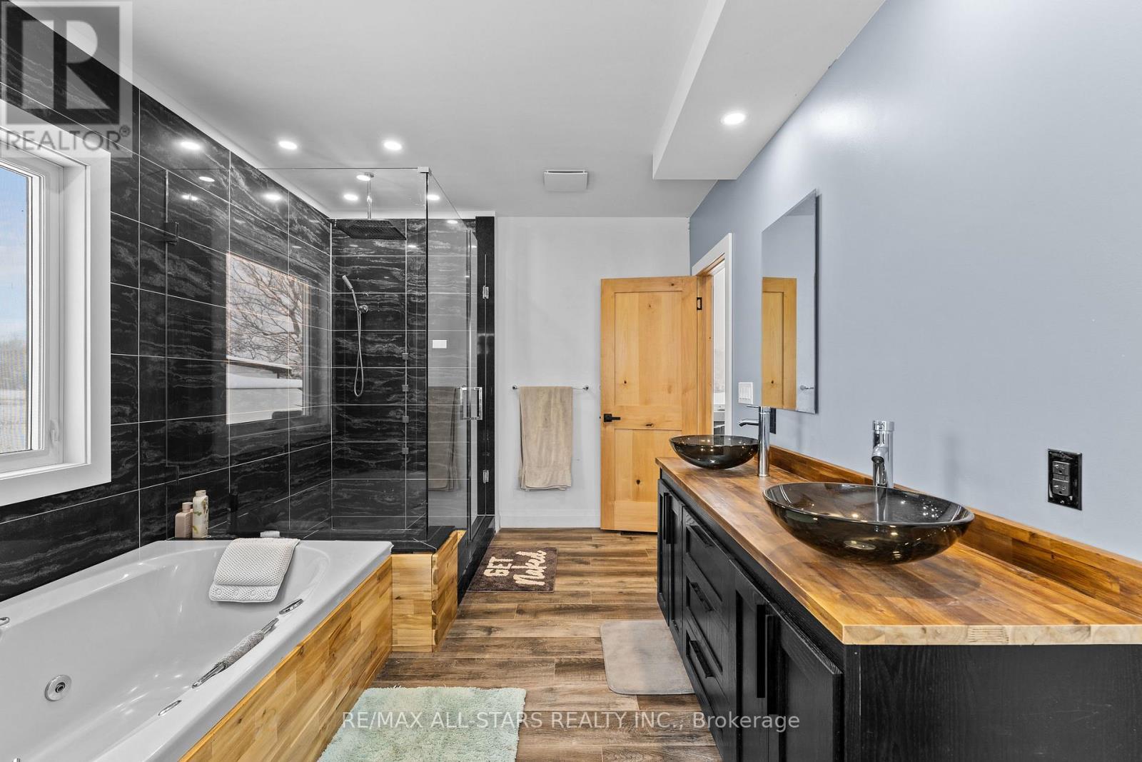 1062 Northline Road, Kawartha Lakes (Fenelon Falls), ON - Indoor Photo Showing Bathroom