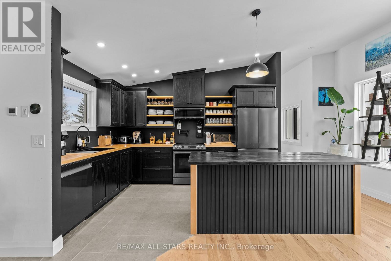 1062 Northline Road, Kawartha Lakes (Fenelon Falls), ON - Indoor Photo Showing Kitchen