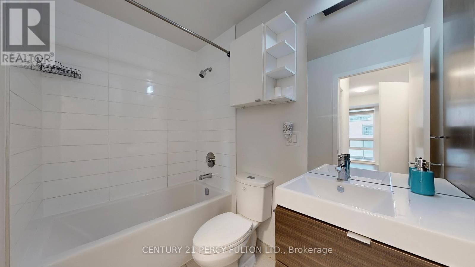 210 - 62 Forest Manor Road, Toronto, ON - Indoor Photo Showing Bathroom
