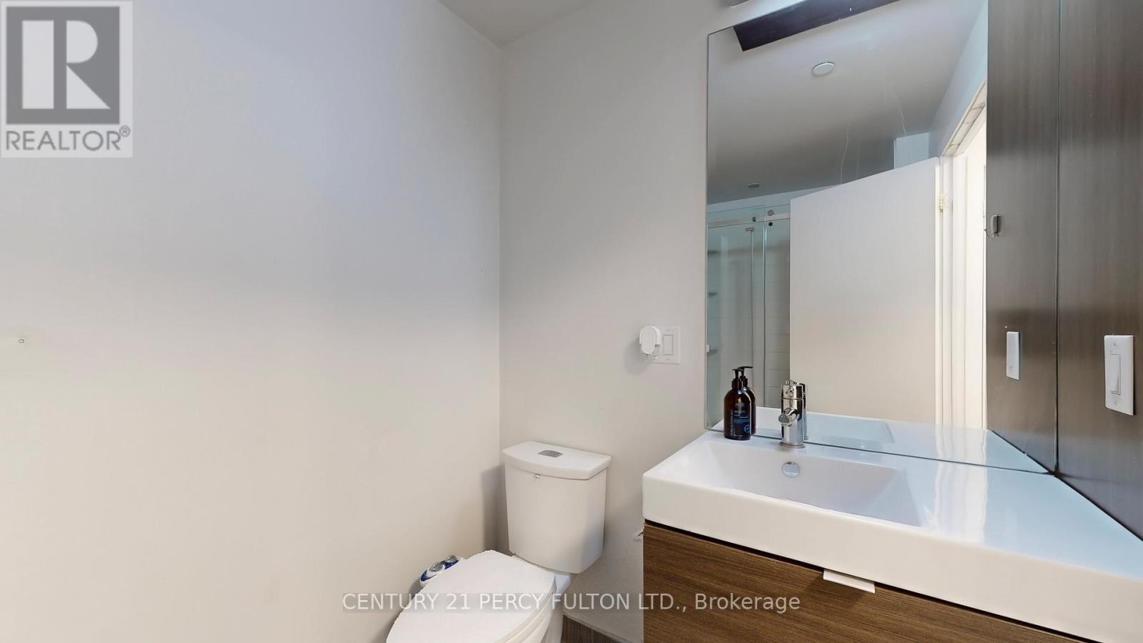 210 - 62 Forest Manor Road, Toronto, ON - Indoor Photo Showing Bathroom