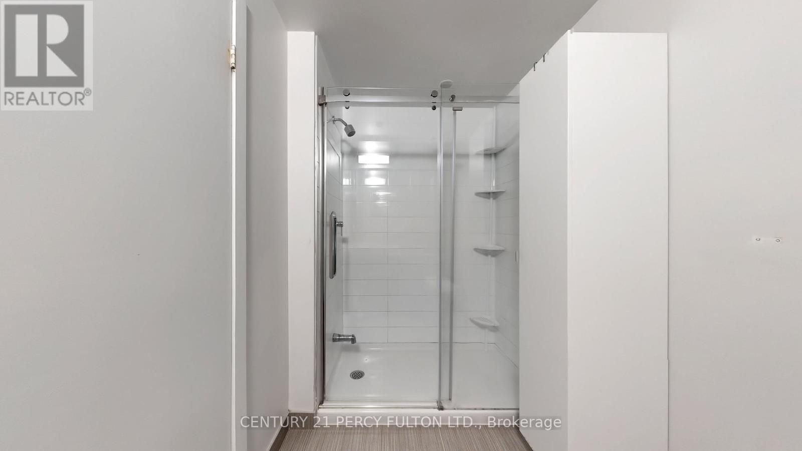 210 - 62 Forest Manor Road, Toronto, ON - Indoor Photo Showing Bathroom