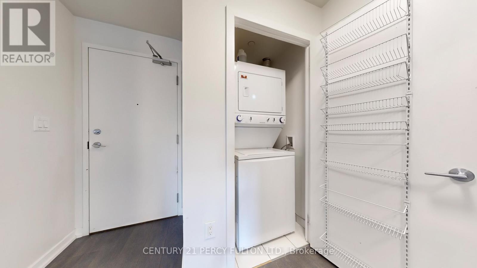 210 - 62 Forest Manor Road, Toronto, ON - Indoor Photo Showing Laundry Room