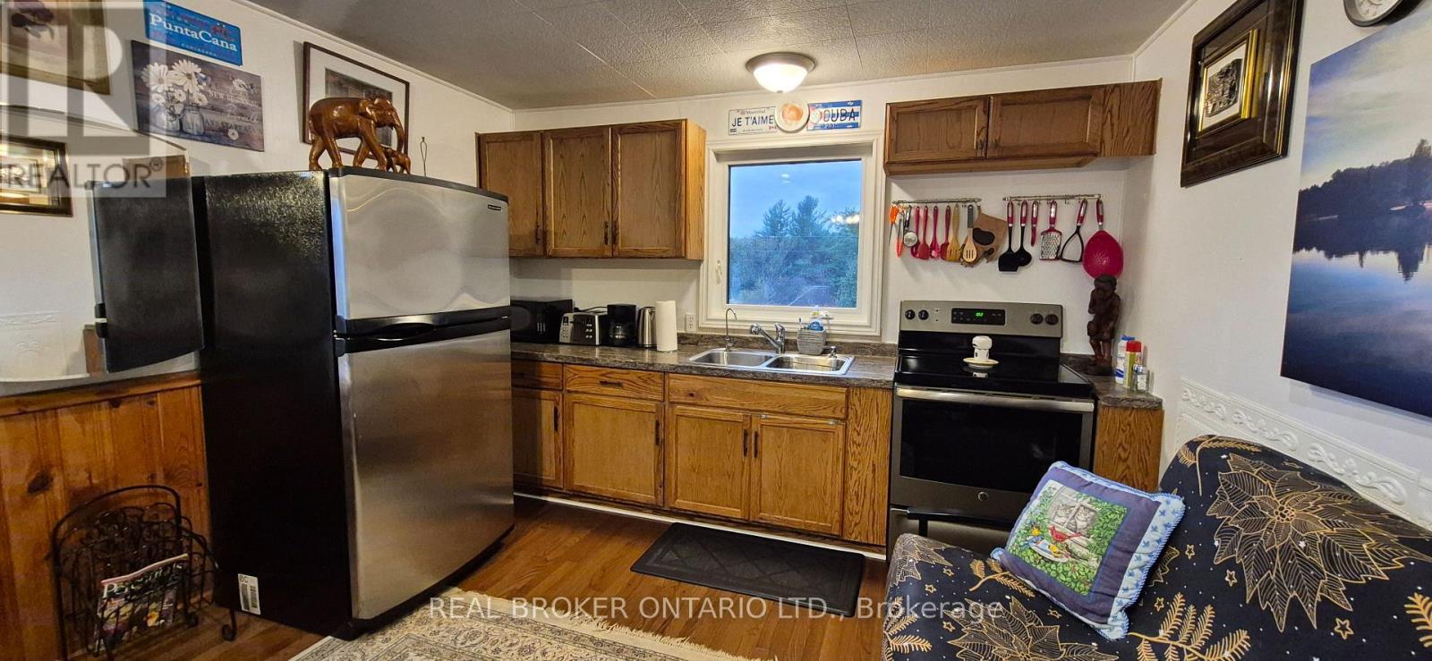 7315 Langstaff Road, Clarington, ON - Indoor Photo Showing Kitchen With Double Sink