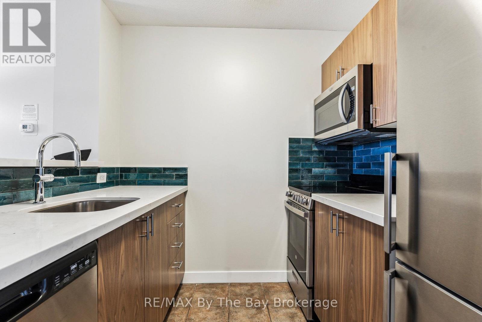 317 - 170 Jozo Weider Boulevard, Blue Mountains, ON - Indoor Photo Showing Kitchen