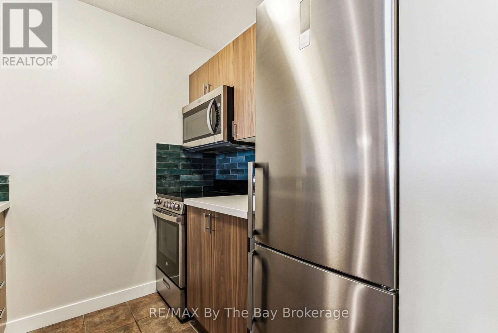 317 - 170 Jozo Weider Boulevard, Blue Mountains, ON - Indoor Photo Showing Kitchen