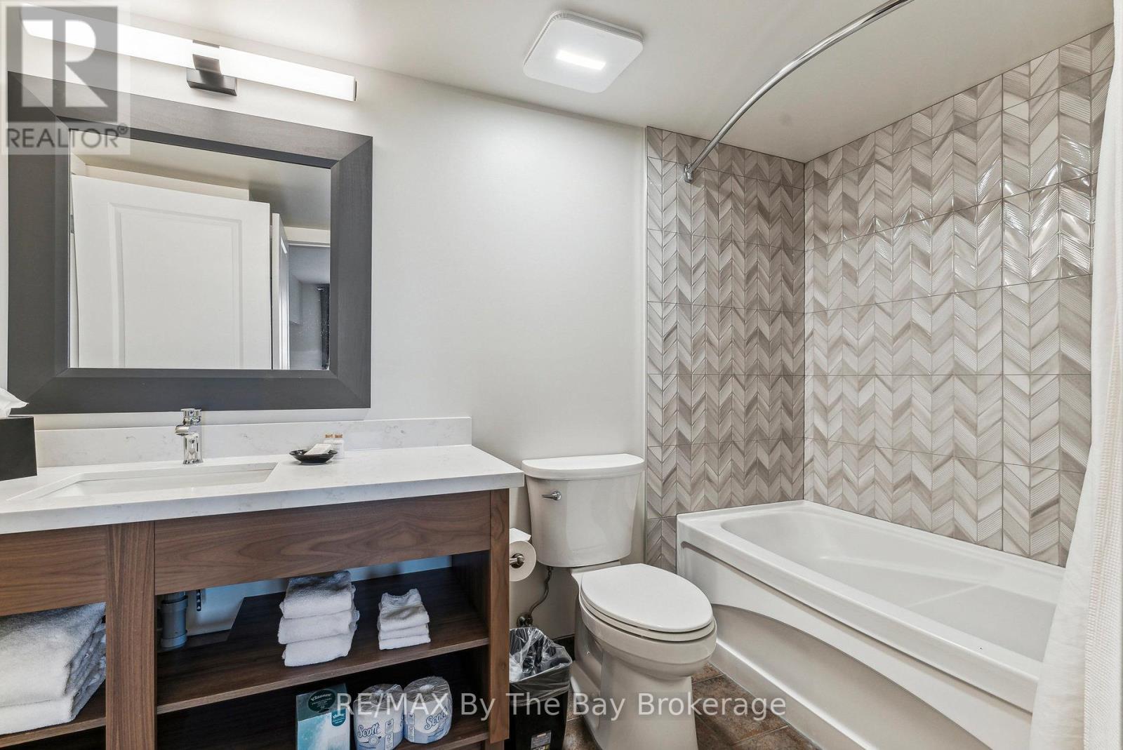 317 - 170 Jozo Weider Boulevard, Blue Mountains, ON - Indoor Photo Showing Bathroom