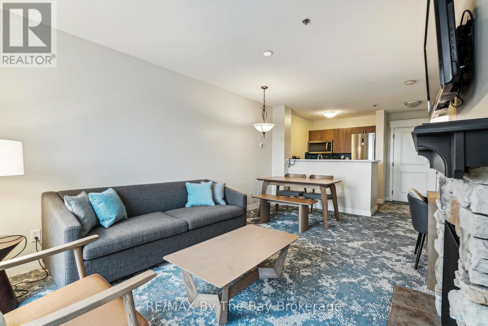 317 - 170 Jozo Weider Boulevard, Blue Mountains, ON - Indoor Photo Showing Living Room