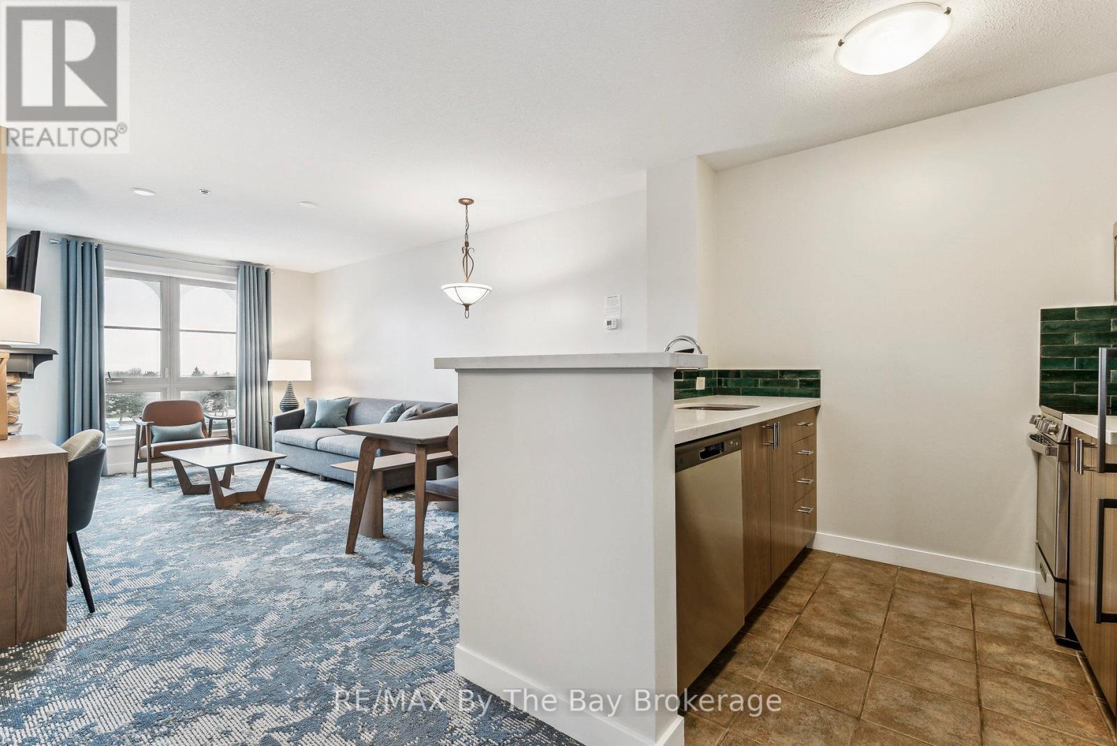 317 - 170 Jozo Weider Boulevard, Blue Mountains, ON - Indoor Photo Showing Kitchen