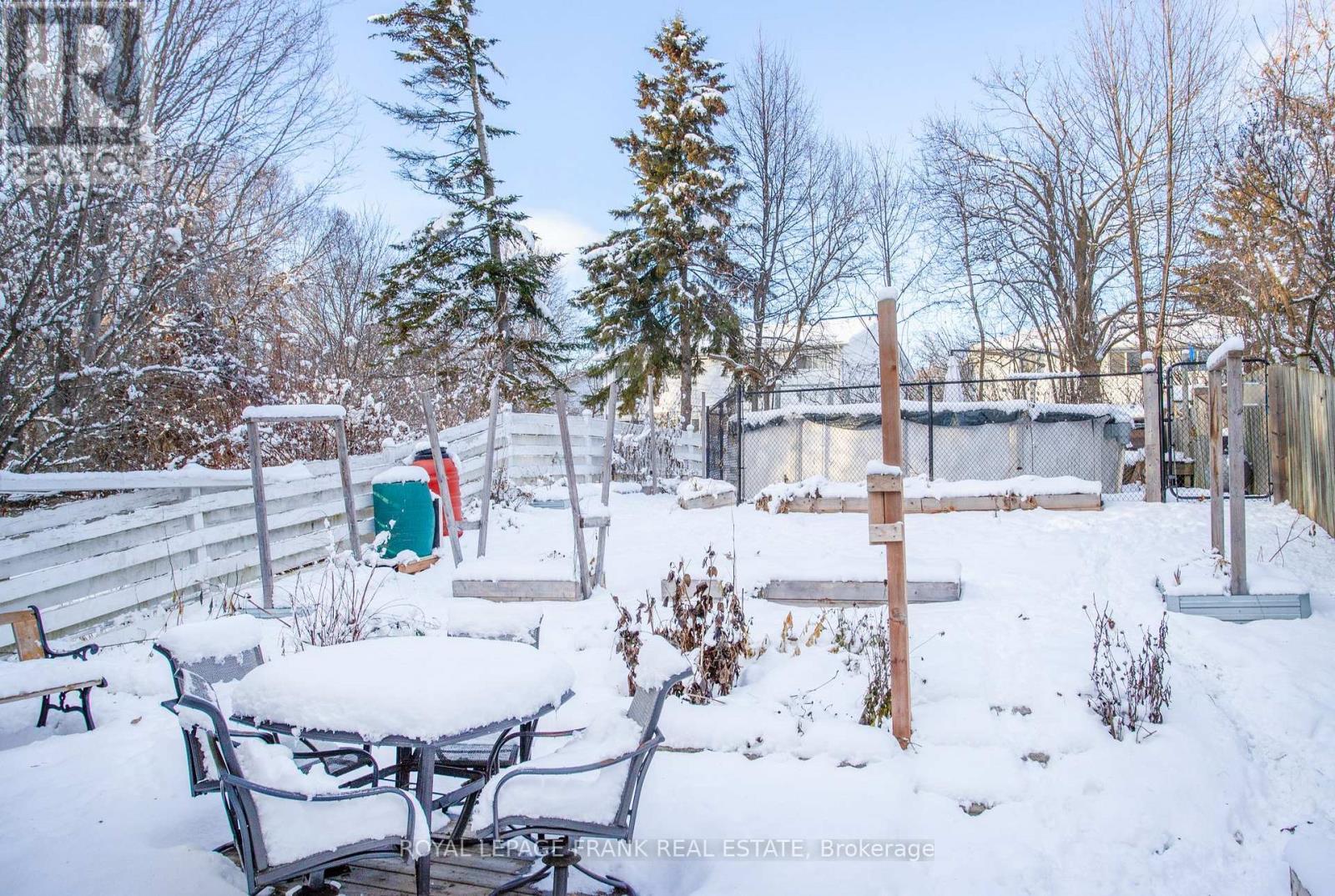 Pool with Separate Enclosure for Safety - 732 Annapolis Avenue, Oshawa (Mclaughlin), ON - Outdoor