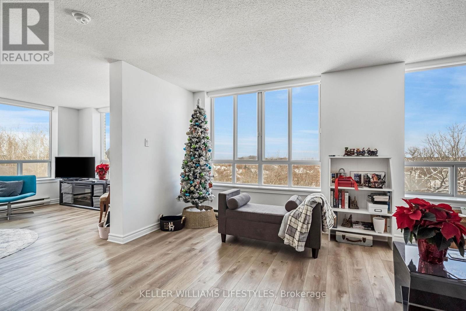 802 - 1510 Richmond Street, London North (North G), ON - Indoor Photo Showing Living Room