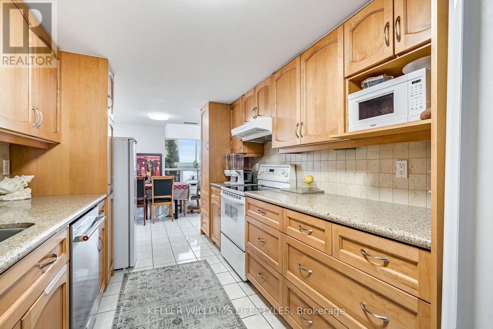 802 - 1510 Richmond Street, London North (North G), ON - Indoor Photo Showing Kitchen
