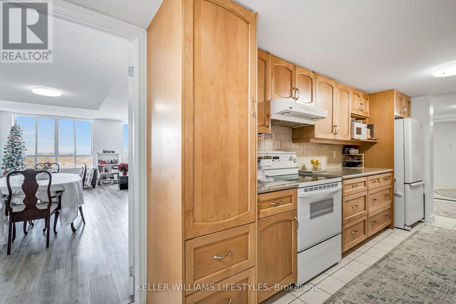 802 - 1510 Richmond Street, London North (North G), ON - Indoor Photo Showing Kitchen
