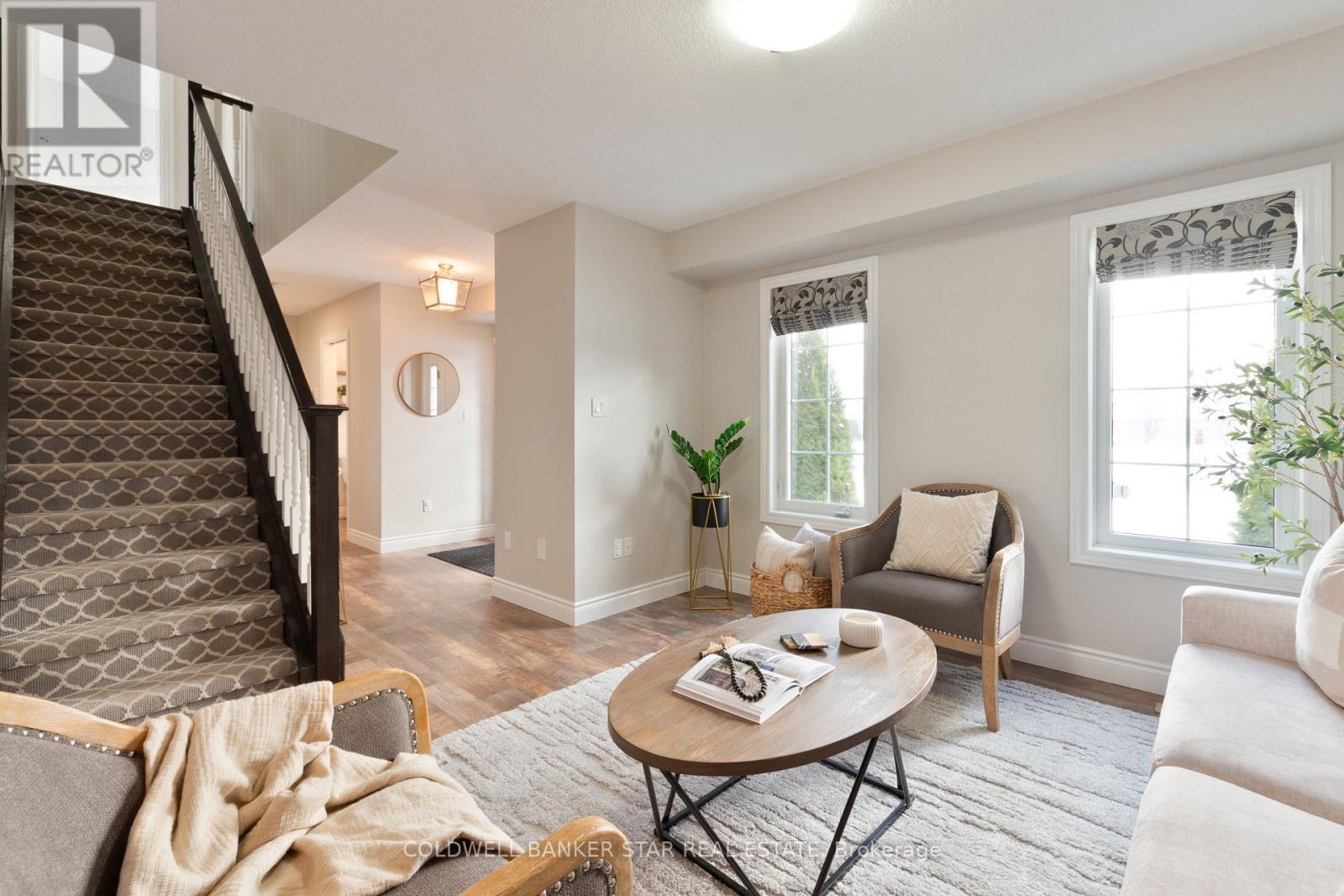 5229 Wales Crescent, Malahide (Copenhagen), ON - Indoor Photo Showing Living Room