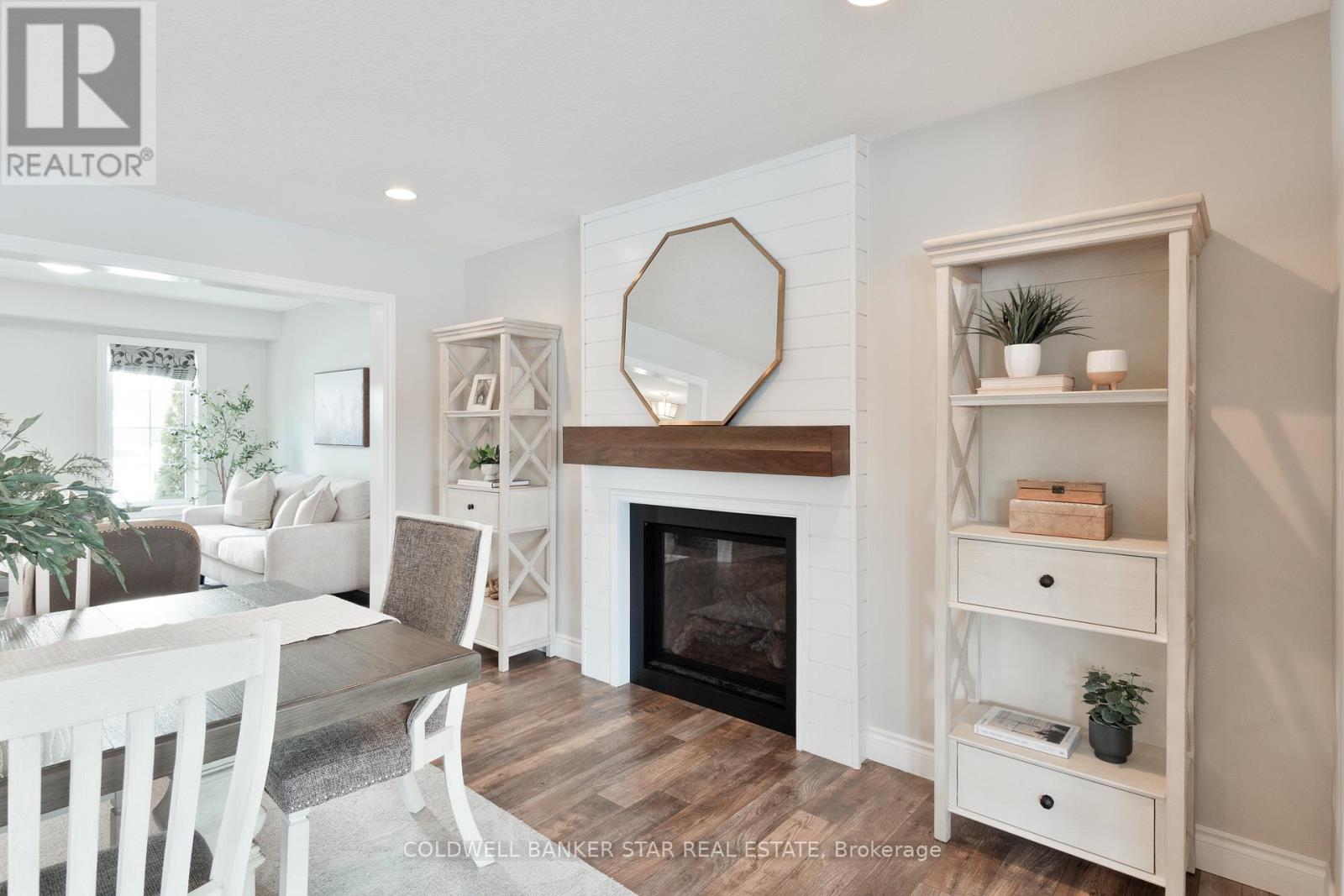 5229 Wales Crescent, Malahide (Copenhagen), ON - Indoor With Fireplace