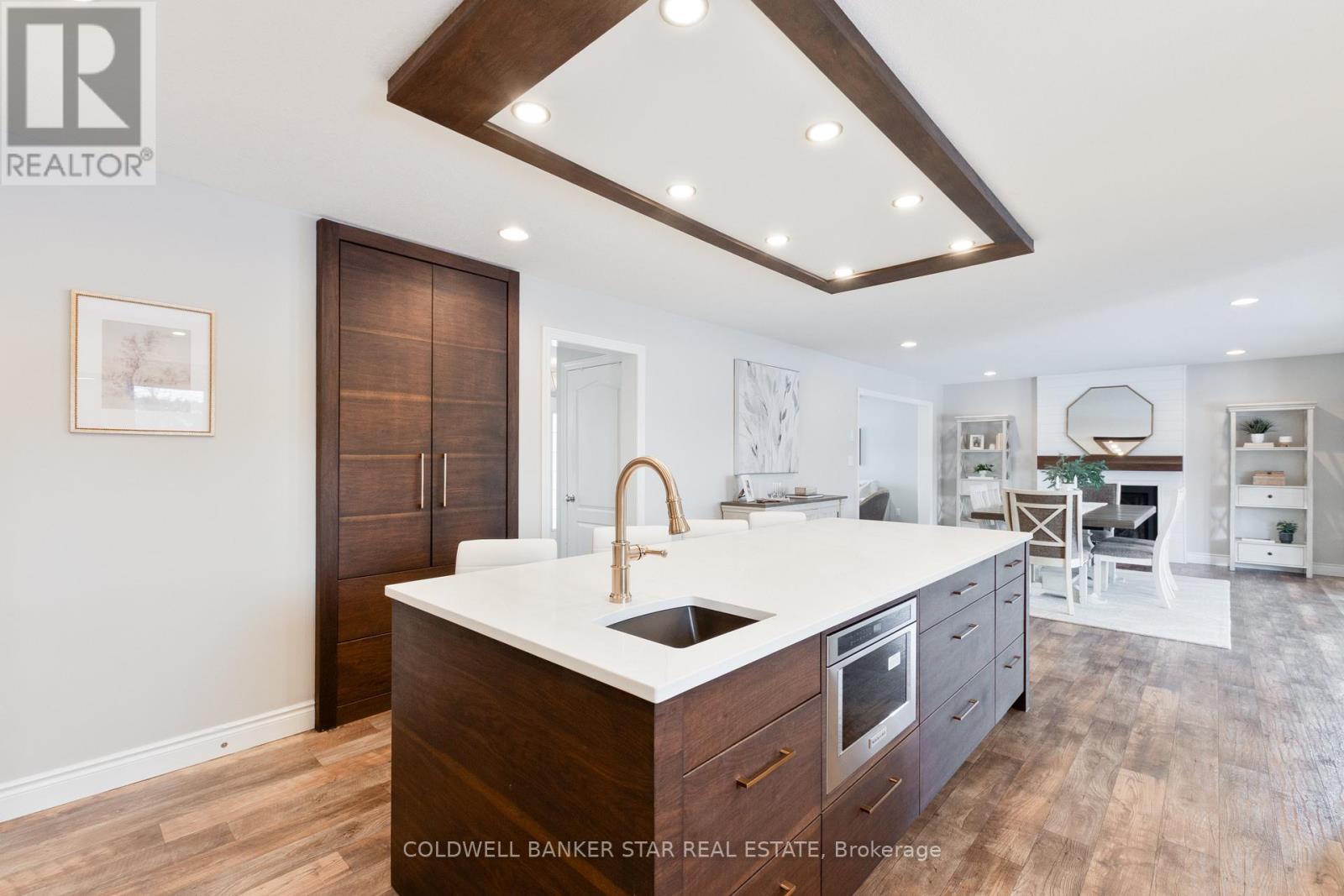 5229 Wales Crescent, Malahide (Copenhagen), ON - Indoor Photo Showing Kitchen With Upgraded Kitchen