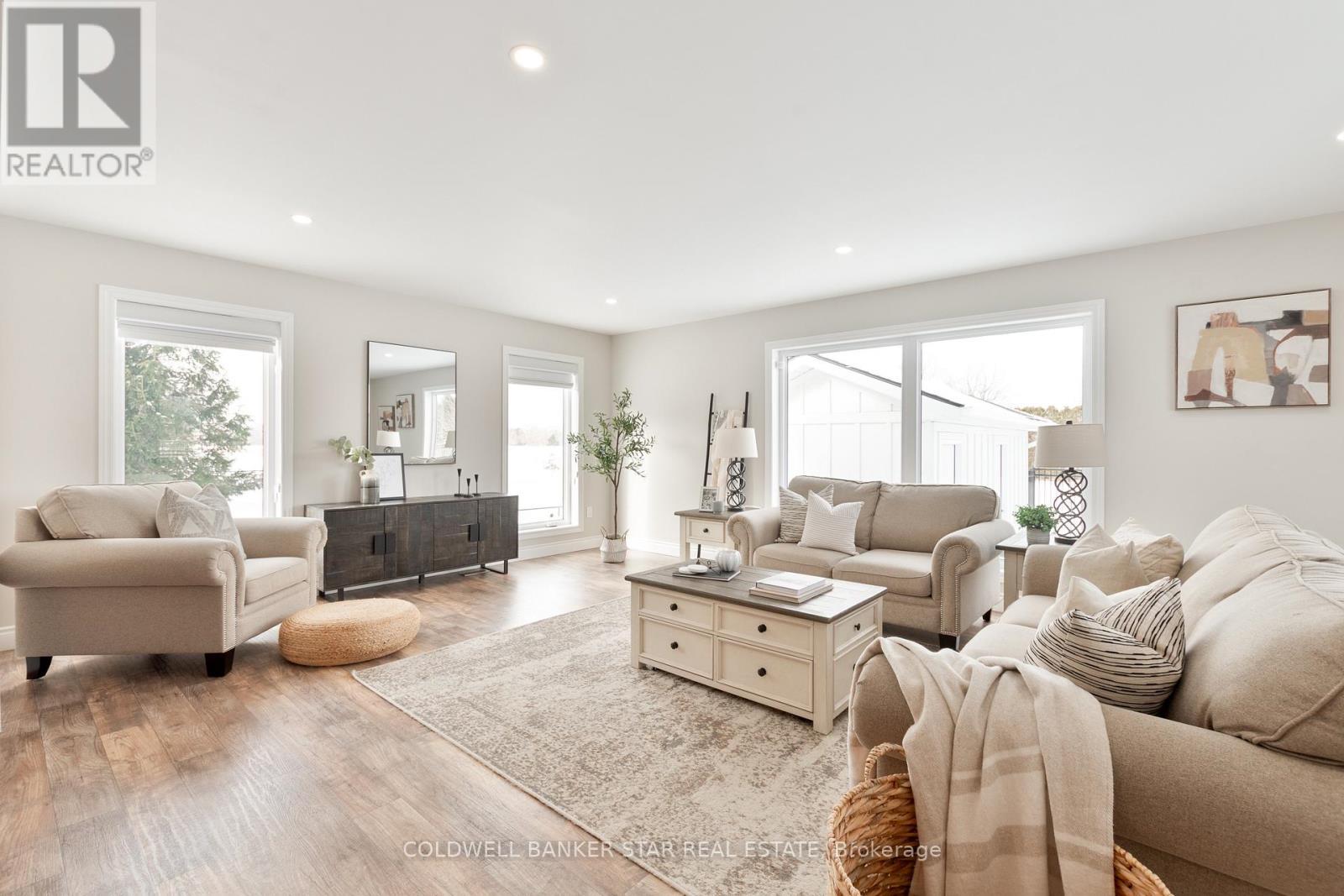 5229 Wales Crescent, Malahide (Copenhagen), ON - Indoor Photo Showing Living Room