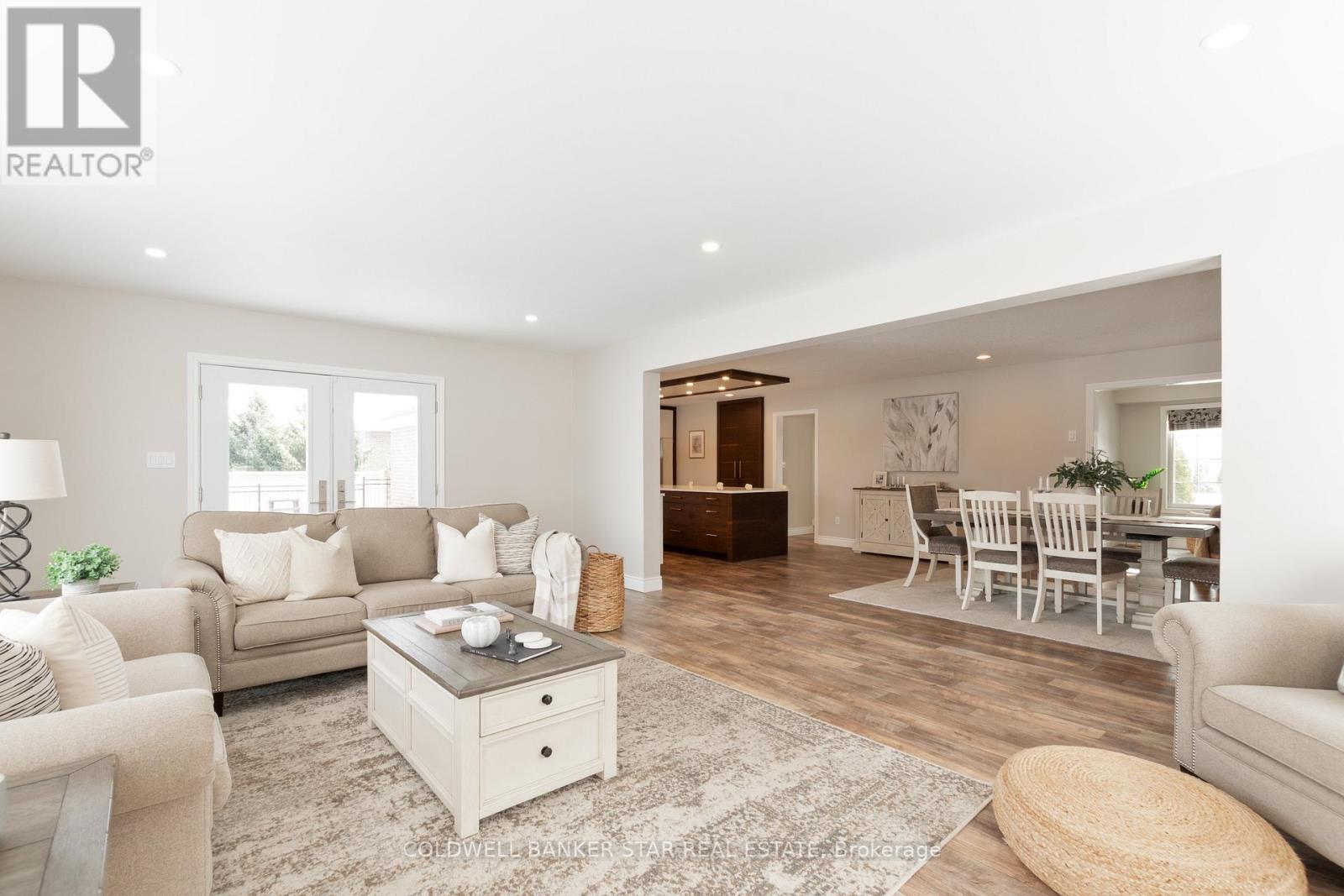 5229 Wales Crescent, Malahide (Copenhagen), ON - Indoor Photo Showing Living Room