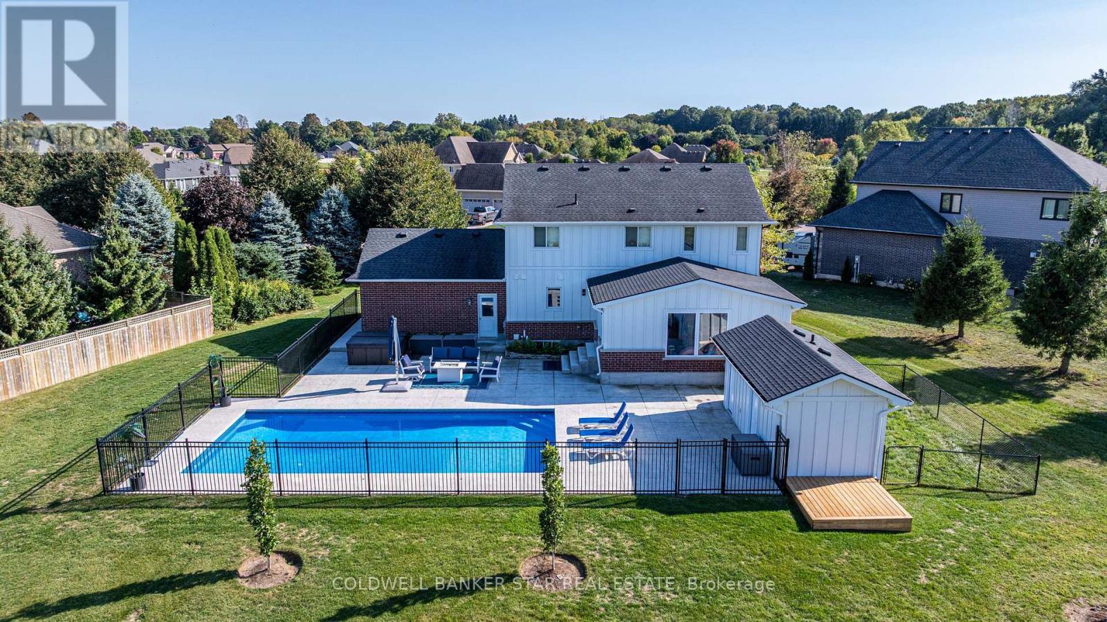 5229 Wales Crescent, Malahide (Copenhagen), ON - Outdoor With In Ground Pool With Deck Patio Veranda