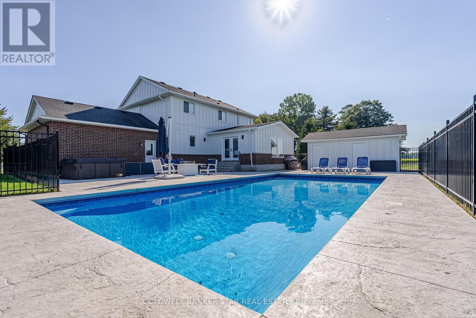 5229 Wales Crescent, Malahide (Copenhagen), ON - Outdoor With In Ground Pool With Backyard